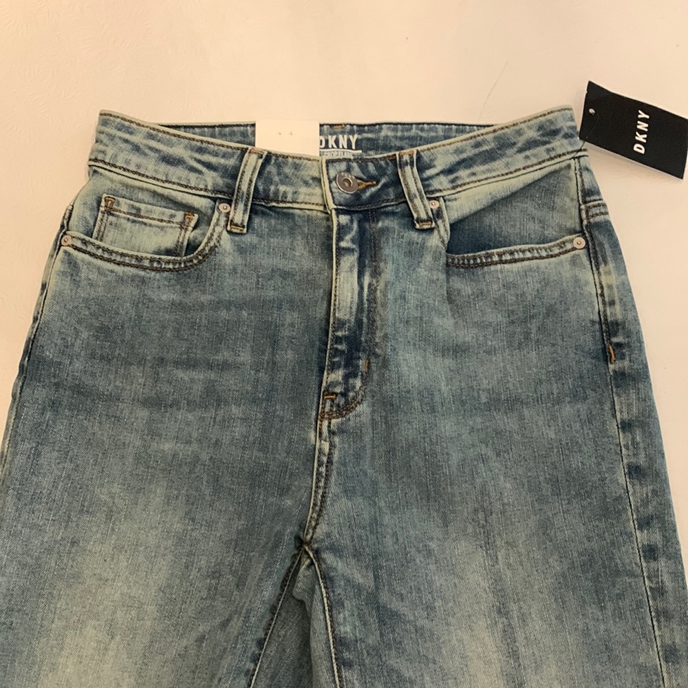DKNY Jeans, cropped ankle, size 26, crop flare, Light Wash